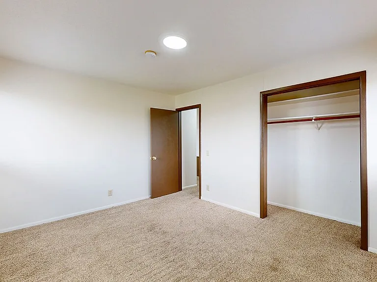 Sterling Square Apartments — Photo 12