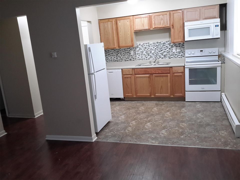 1st image of 3207 Park Dr APT 13