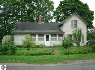 206 Center St, Elk Rapids, MI 49629