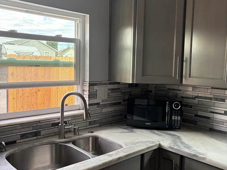 90 Malicoat Ave — Photo 12