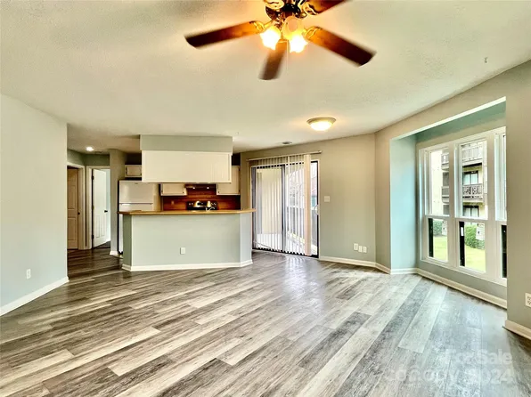 8073 Cedar Glen Dr, Charlotte, NC 28212