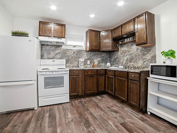 4th image of 619 N 6th Ave E