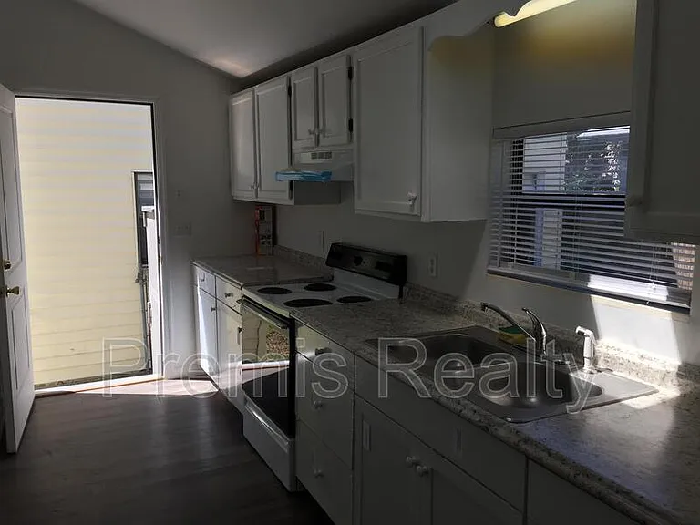 1319 Georgia Ave — Photo 17