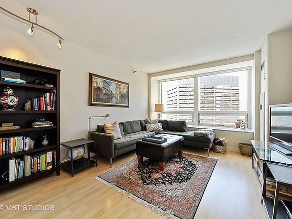 5th image of 512 N McClurg Ct APT 2511