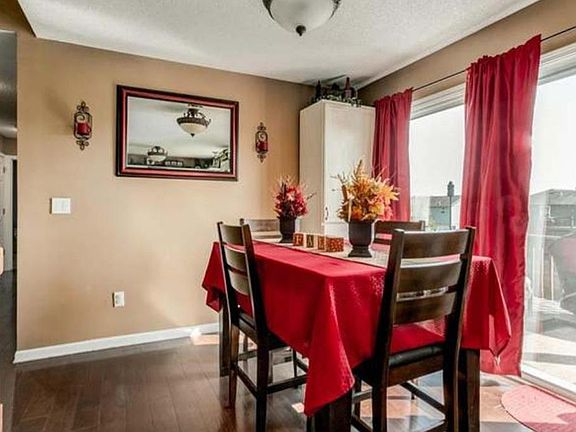 Open Kitchen dinning room!
