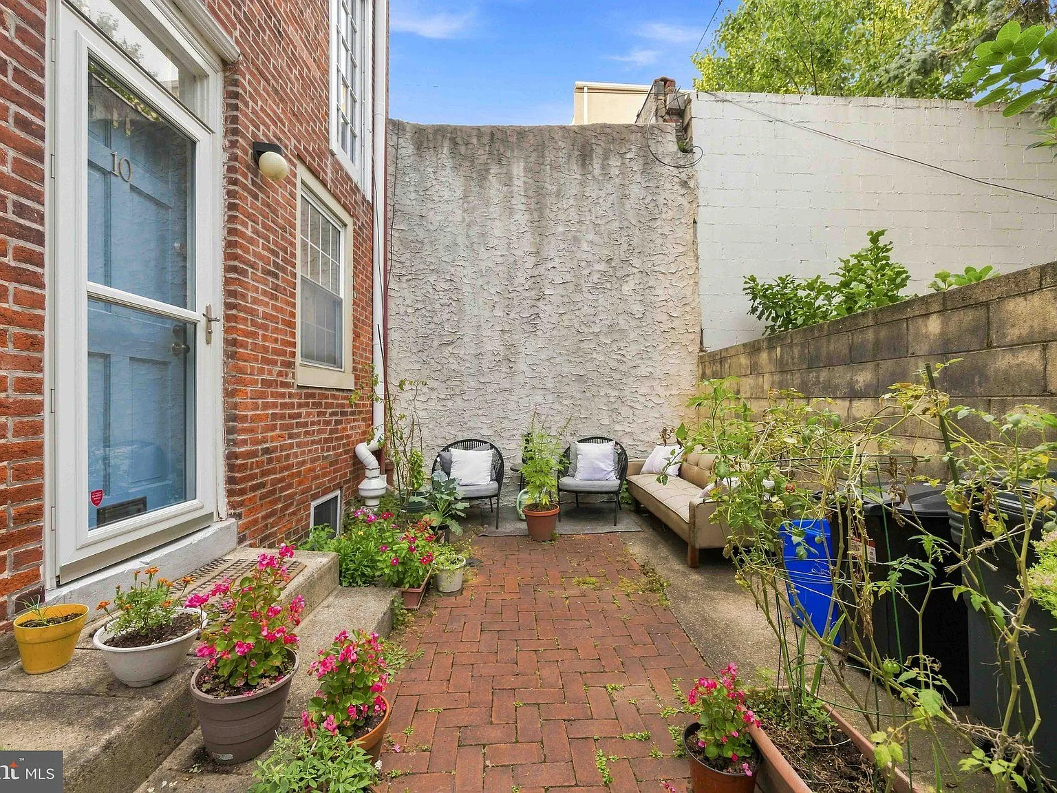 2 bed, 1.0 bath, 855 sqft, $2,500 — Photo 3