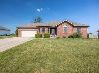 2210 Hillsdale St, Lebanon, MO 65536