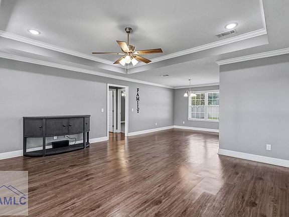 4th image of 586 Caleb Cir