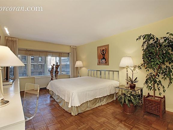 4th image of 118 E 60th St APT 7C