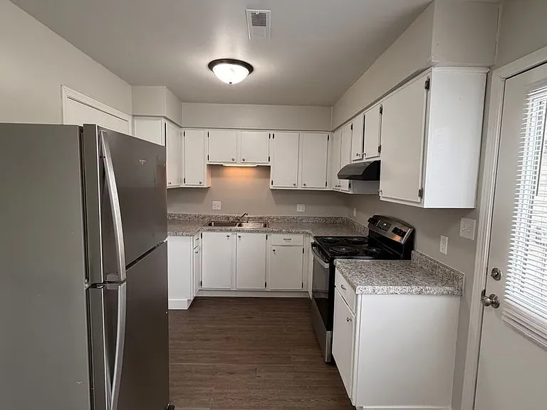 Jefferson Crossing Townhomes — Photo 33