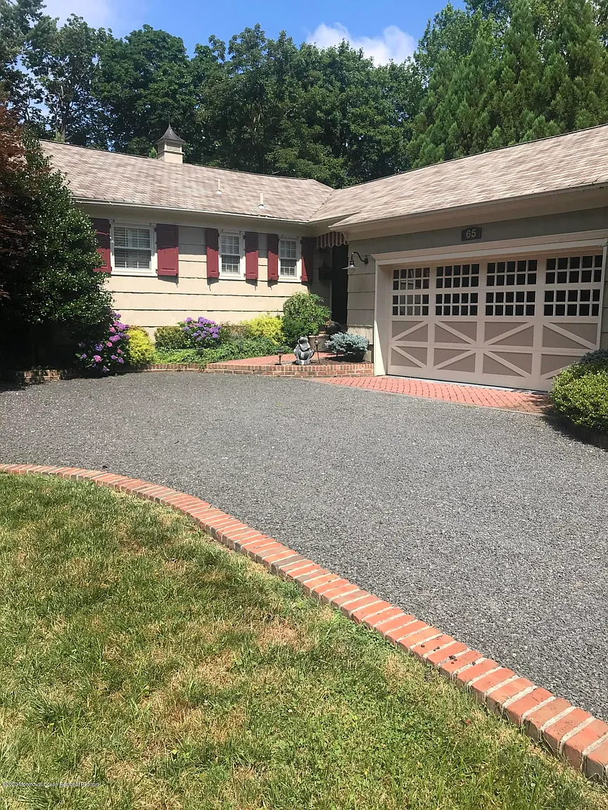 65 Silverbrook Rd photo 1