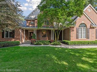 8044 Alta Vista Dr, Pinckney, MI