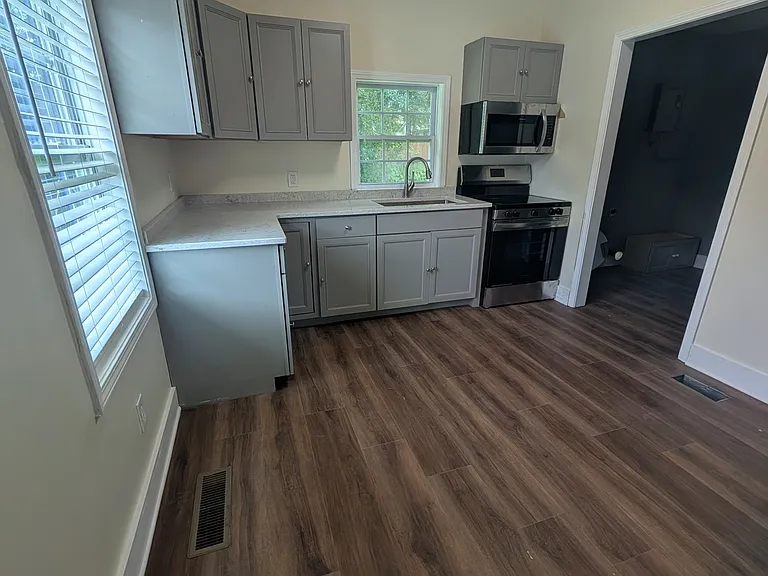 202 Marshall St — Photo 3
