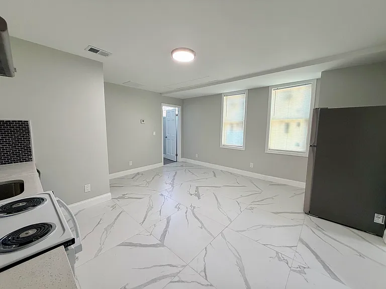 341 Grosvenor Ave #1 & 2 — Photo 16
