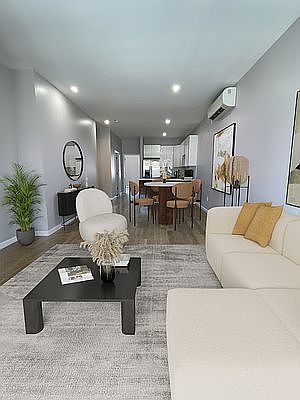 1st image of 22 Gunther Pl #1