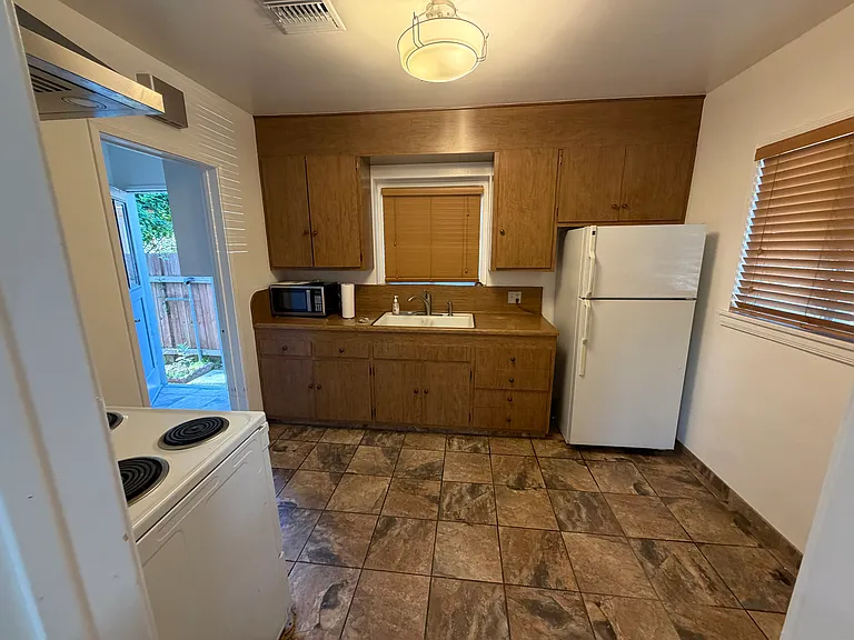 6447 Bellaire Ave — Photo 12