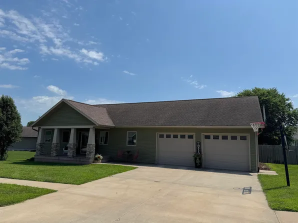 808 3rd Ave, Parkersburg, IA 50665