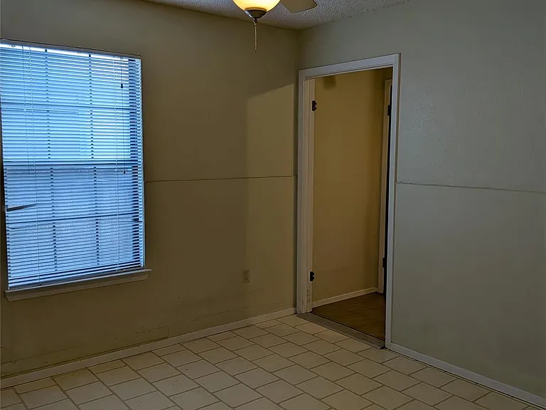 1507 Earle St — Photo 6