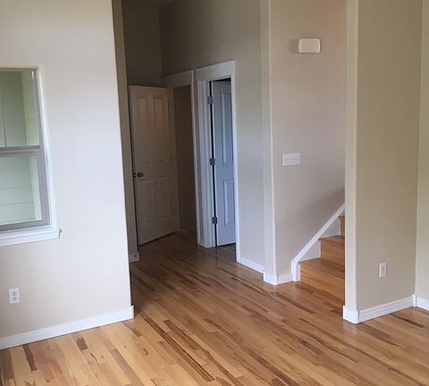 3rd image of 1556 Cottonwood Ave