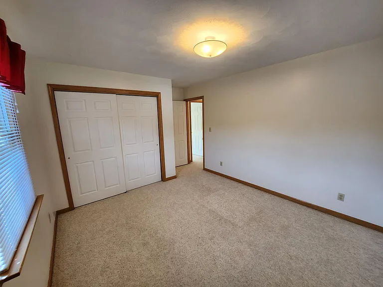 2027 Parkdale Ave #2027 — Photo 10