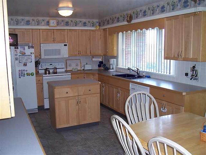 2nd image of 724 NOONAN Road