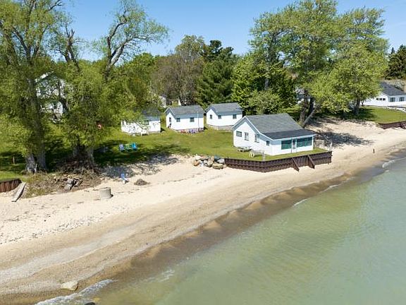 3rd image of 2424 Lake St