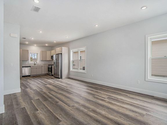 3rd image of 1815 Robinson St #23
