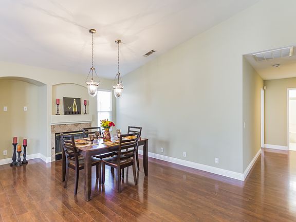 4th image of 2455 Linda Ct