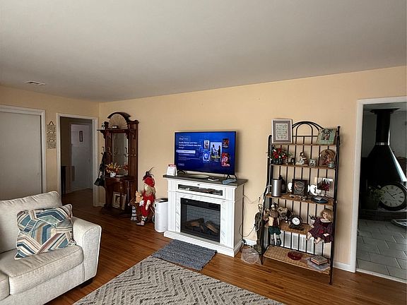 4th image of 1217 E 9th St