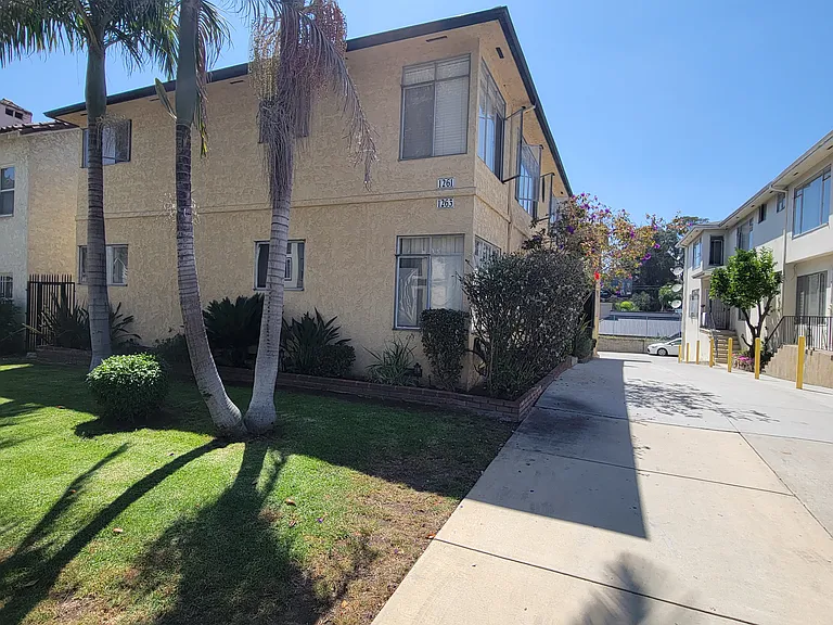 1261 S Citrus Ave #2 — Photo 2