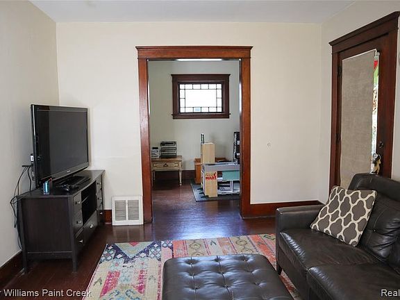 5th image of 2364 Pine Lake Ave