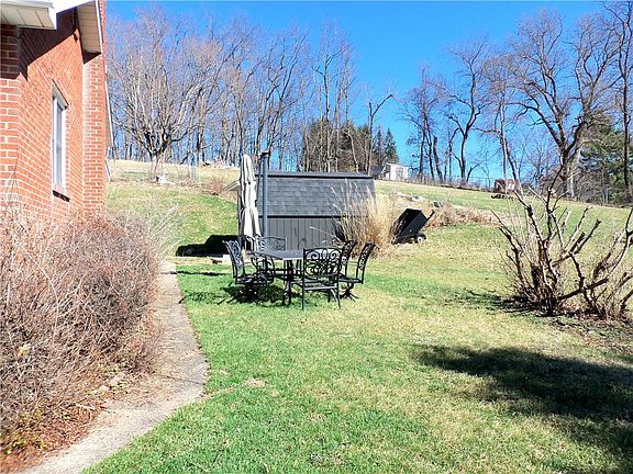 3rd image of 220 Franklin Farms Rd N