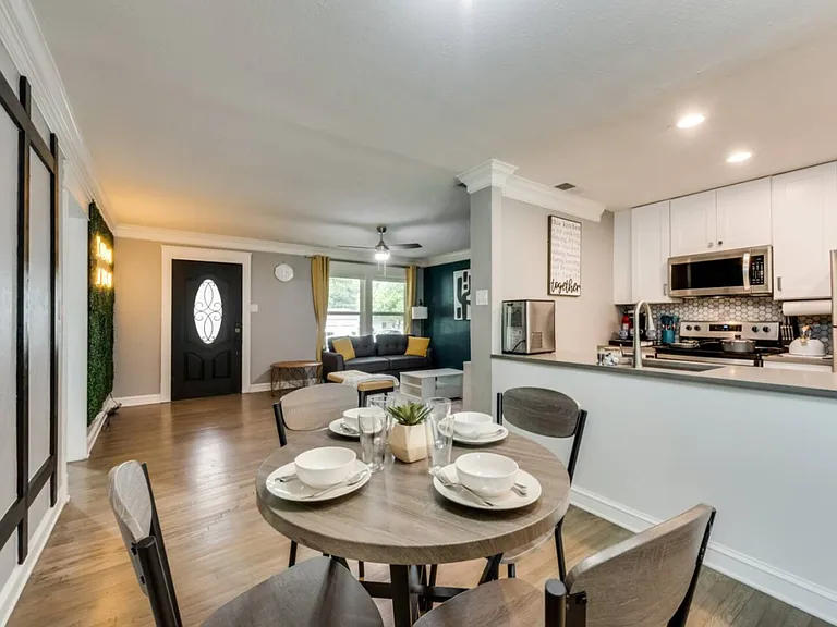 Circle Dr — Photo 20