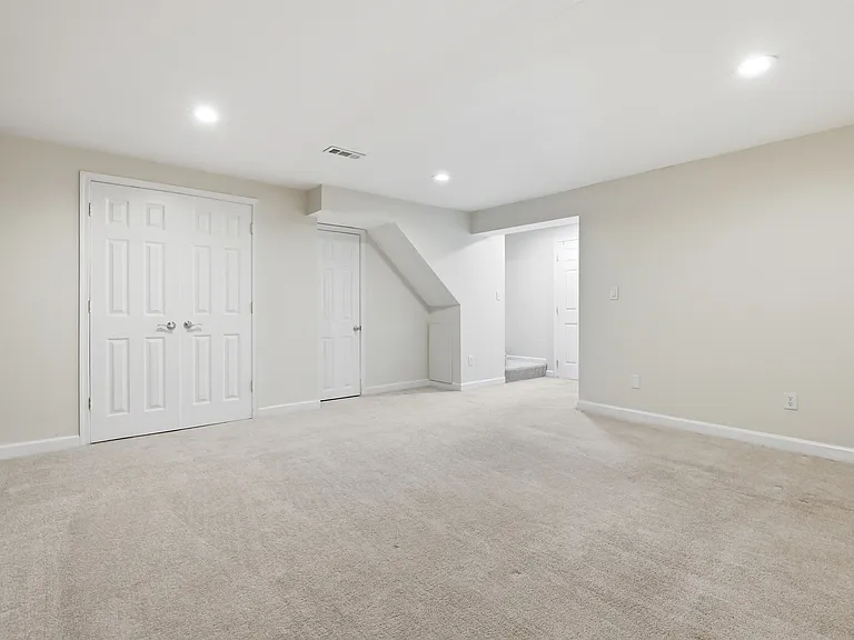 57 Shrewsbury Ct — Photo 27
