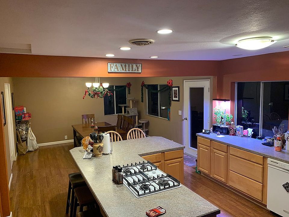 1st image of 830 1st Ave