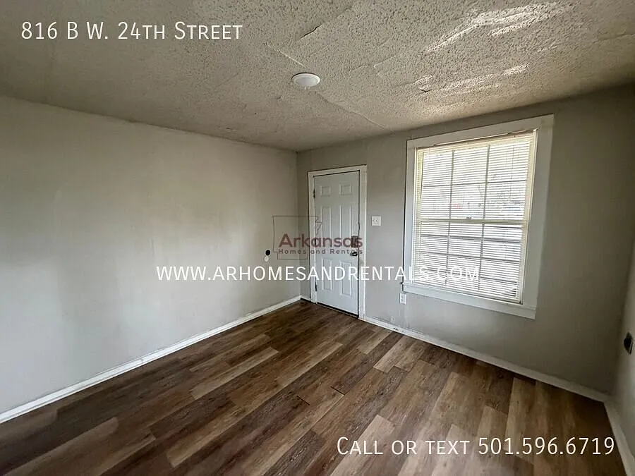 816 B W. 24th Street | 2 Bedrooms | 1 Full Bathroom $99 Deposit Special — Photo 2