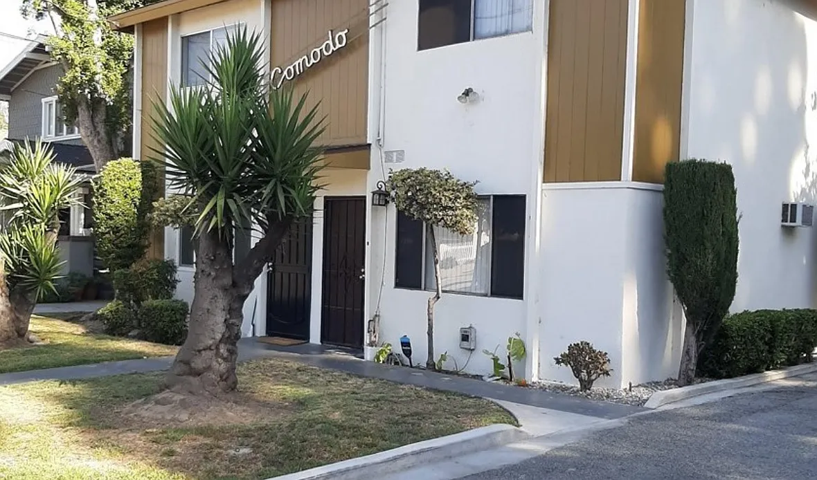 2 bed, 1.5 bath, 800 sqft, $2,600 — Photo 1
