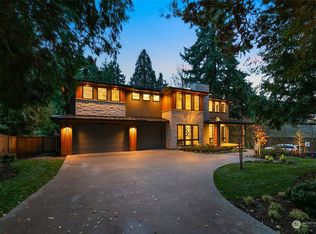 10529 SE 28th St, Bellevue, WA