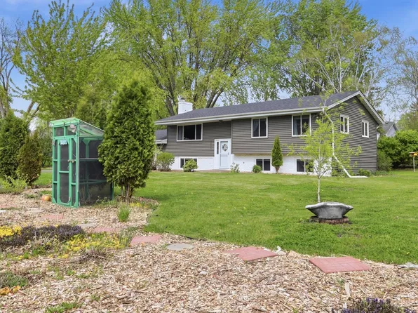 4440 Urbandale Ct N, Plymouth, MN 55446