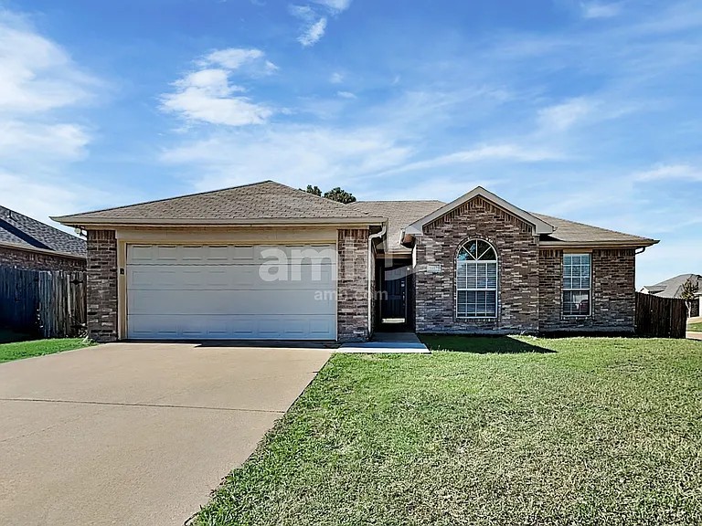 1417 Indian Wells Trl — Photo 1