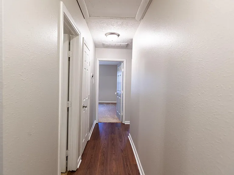 623 S 6th St — Photo 9
