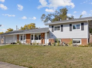 960 Olive St, Hoffman Estates, IL 60169