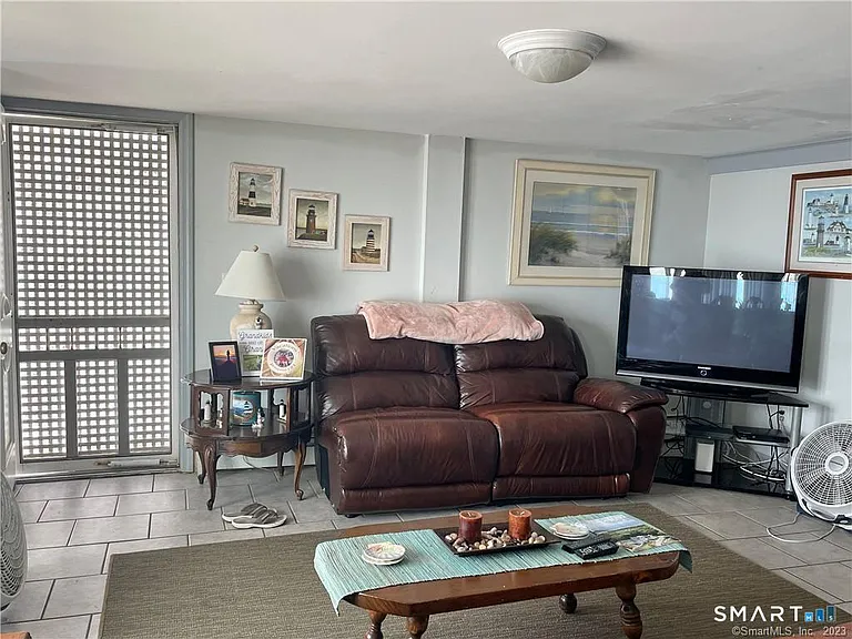 39 Pepperidge Ave — Photo 6