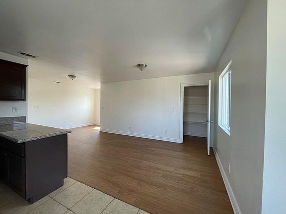 5th image of 9130 Menlo Ave
