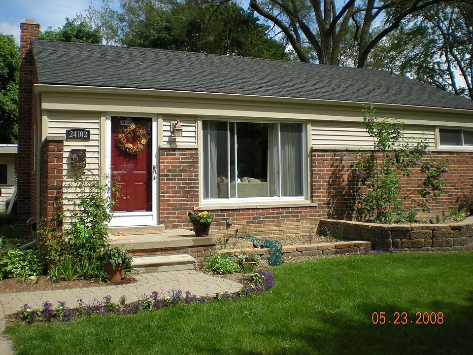 Nicely landscaped front