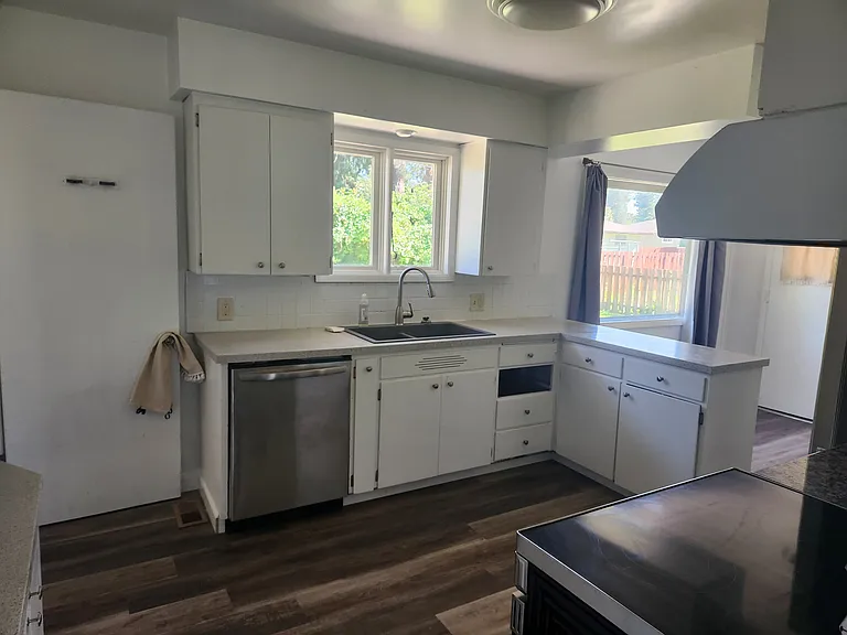 8016 N Hughes Dr — Photo 5
