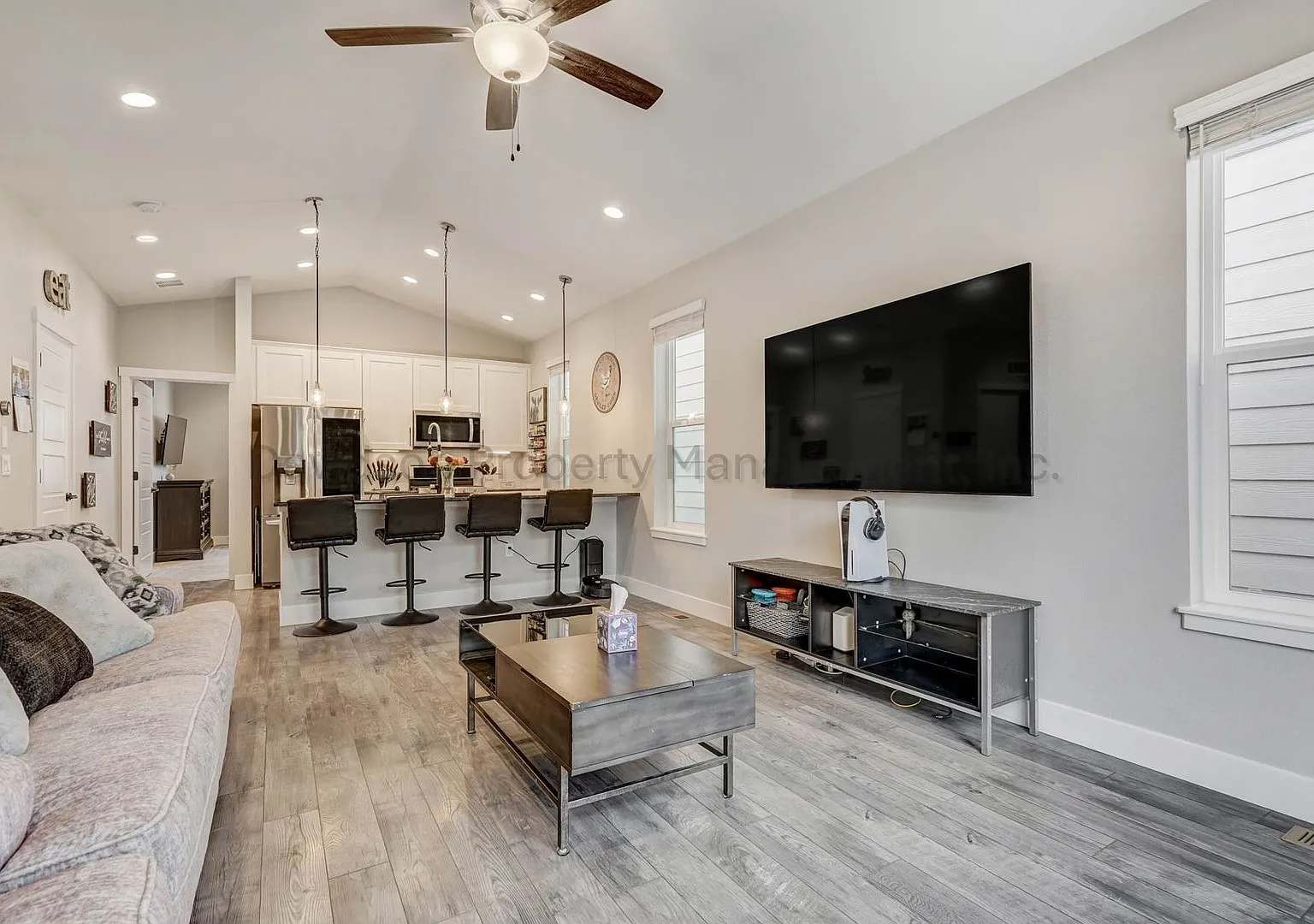 Stylish 2 Bedroom House in Wolf Ranch — Photo 3