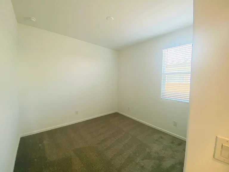 5531 S 23rd Dr — Photo 7