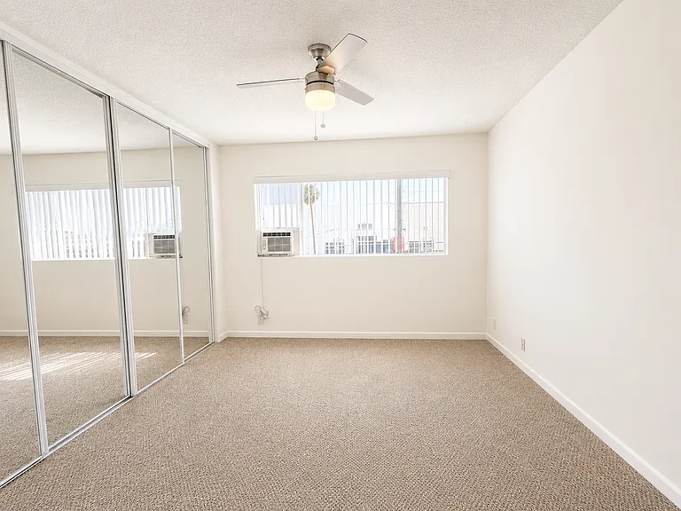 135 N Hayworth Ave #305 — Photo 8
