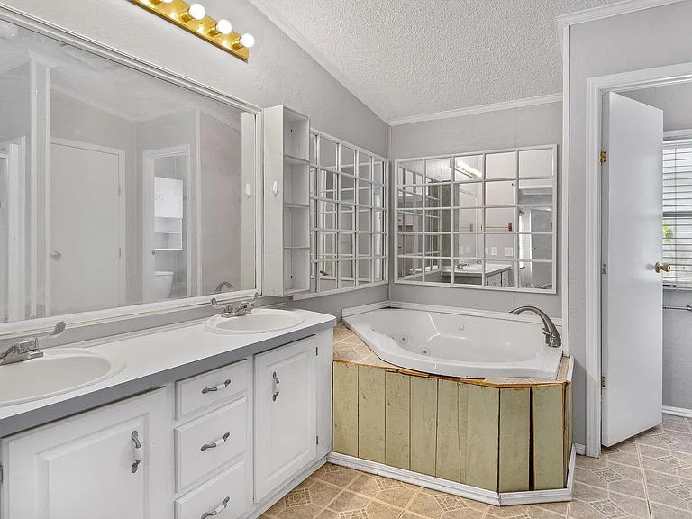 5410 Carriage Trails Dr — Photo 16